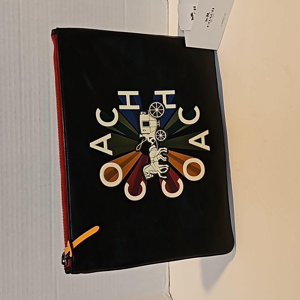 (NWT) AUTHENTIC COACH POUCH